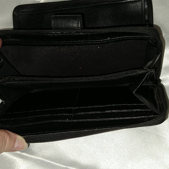 Buxton Women's clutch - Picture 7 of 7